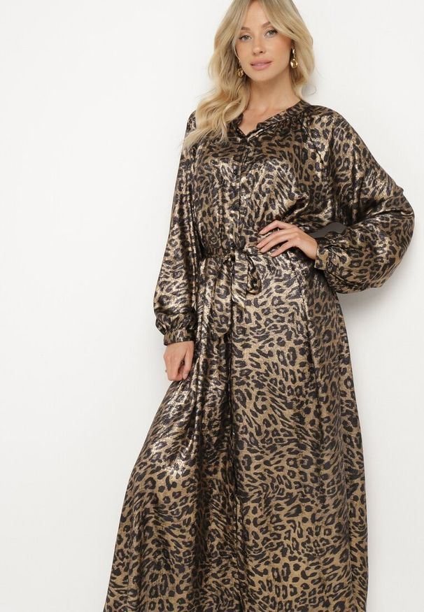Born2be - Czarno-Złota Sukienka w Panterkę z Efektem Połysku i Wiązanym Paskiem Issadia. Okazja: na co dzień. Kolor: czarny. Materiał: skóra. Długość rękawa: długi rękaw. Wzór: motyw zwierzęcy. Styl: casual