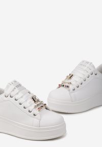Born2be - Biało-Srebrne Sneakersy Drilvina. Kolor: biały. Materiał: materiał. Szerokość cholewki: normalna. Wzór: aplikacja. Obcas: na platformie #3