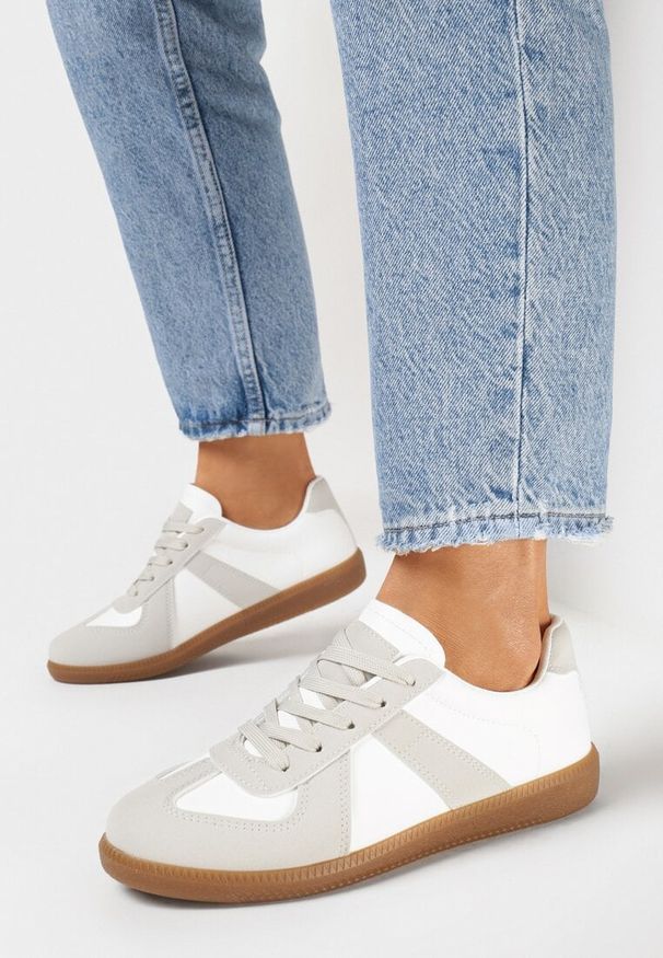 Born2be - Szaro-Białe Sneakersy na Płaskiej Podeszwie z Ekoskóry ze Sznurowaniem Venioza. Okazja: na co dzień. Kolor: biały. Obcas: na płaskiej podeszwie