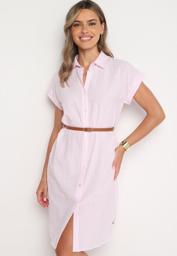 Born2be - Różowa Bawełniana Sukienka Koszulowa z Krótkim Rękawem i Paskiem w Talii Nulefia. Kolor: różowy. Materiał: bawełna. Długość rękawa: krótki rękaw. Typ sukienki: koszulowe. Styl: klasyczny, elegancki