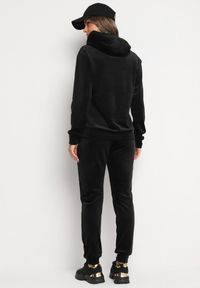 Born2be - Czarny Welurowy Komplet Dresowy Bluza z Kapturem Spodnie z Gumką w Talii Ilseria. Kolor: czarny. Materiał: welur, dresówka #7