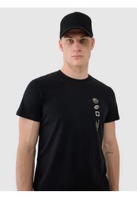 4f - 4F T-shirt regular z nadrukiem męski - czarny L. Okazja: na co dzień. Kolor: czarny. Materiał: dzianina, bawełna, jersey. Długość rękawa: krótki rękaw. Długość: krótkie. Wzór: nadruk. Styl: klasyczny, sportowy, casual