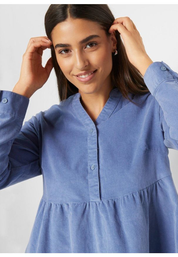 bonprix - Sukienka ze sztruksu z bawełny. Typ kołnierza: dekolt w serek. Kolor: niebieski. Materiał: bawełna, sztruks
