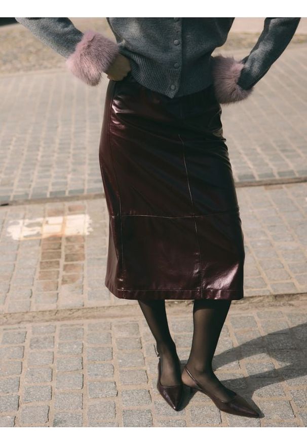 Reserved - Spódnica z imitacji skóry - bordowy. Kolor: czerwony. Materiał: skóra