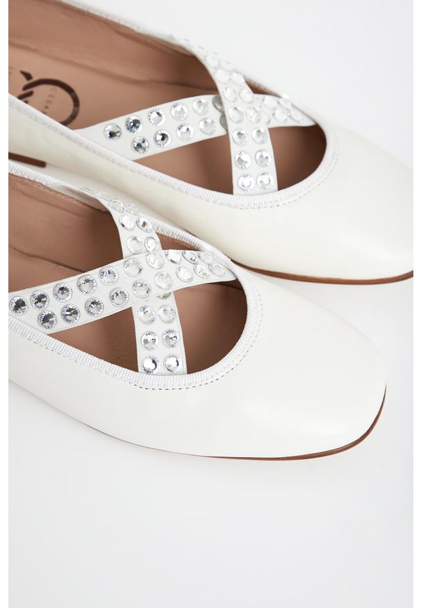 Baleriny damskie skórzane CESARE CASADEI. Materiał: skóra