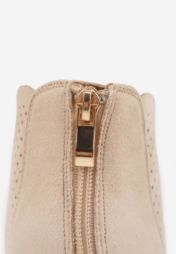 Born2be - Beżowe Ażurowe Sandały Vices na Szpilce Selianna. Okazja: na co dzień. Nosek buta: otwarty. Kolor: beżowy. Materiał: jeans. Wzór: ażurowy. Obcas: na szpilce. Styl: wizytowy, casual, klasyczny. Wysokość obcasa: średni