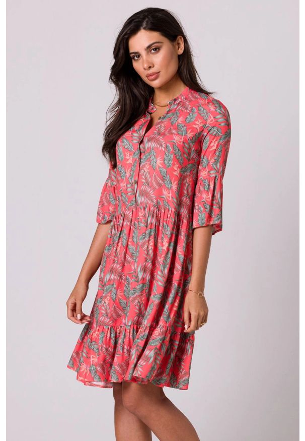 Sukienki.shop - Sukienka rozkloszowana z falbaną z nadrukiem koszulowa. Okazja: na co dzień, na randkę. Wzór: nadruk. Typ sukienki: koszulowe. Styl: casual, wizytowy