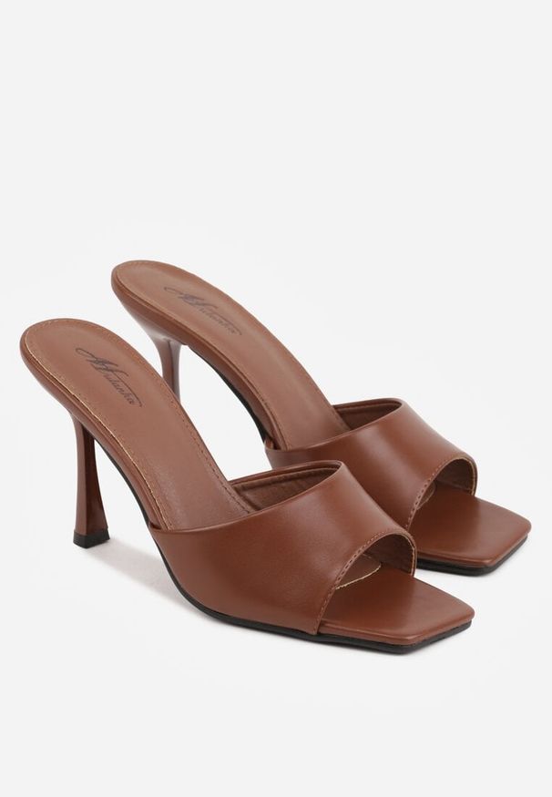 Renee - Brązowe Klapki na Szpilce Ozdobione Kwadratowym Noskiem Eudanassa. Okazja: na co dzień. Kolor: brązowy. Materiał: jeans. Wzór: aplikacja. Sezon: lato. Obcas: na szpilce. Styl: casual