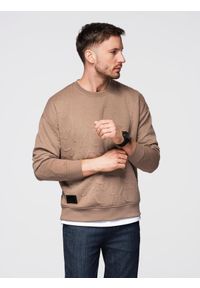 Ombre Clothing - Bluza męska RELAXED FIT z tłoczonymi literami – brązowa V3 - Rozmiar: L. Kolor: brązowy. Materiał: dzianina, poliester, bawełna, materiał #1