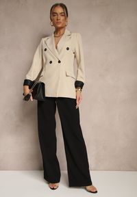 Renee - Beżowa Taliowana Marynarka Ozdobiona Klapami Evelhiria. Okazja: na co dzień. Kolor: beżowy. Materiał: jeans. Wzór: aplikacja. Styl: klasyczny, elegancki, casual #5