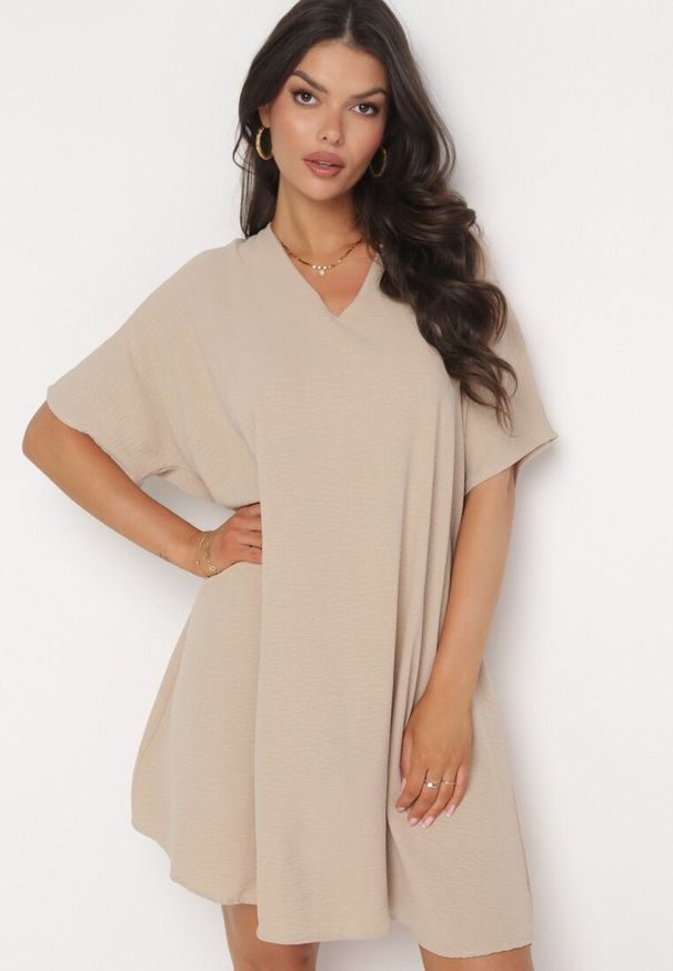 Born2be - Beżowa Sukienka o Fasonie Nietoperza z Wiązaniem na Plecach Miken. Kolor: beżowy