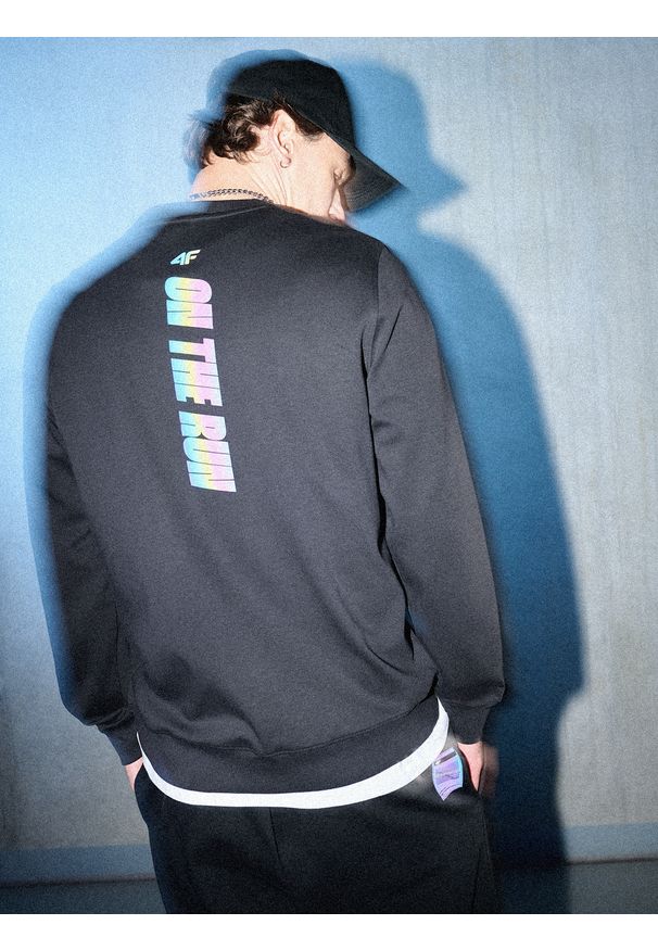 4f - 4F Longsleeve regular z nadrukiem męski - czarny XL. Okazja: na co dzień. Kolor: czarny. Materiał: materiał. Długość rękawa: długi rękaw. Wzór: nadruk. Styl: casual