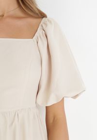 Born2be - Beżowa Rozkloszowana Sukienka Midi z Bufiastymi Rękawami i Kwadratowym Dekoltem Ceania. Okazja: na co dzień. Typ kołnierza: dekolt kwadratowy. Kolor: beżowy. Wzór: gładki. Typ sukienki: proste. Materiał: tkanina. Sezon: lato. Styl: casual, elegancki. Długość: midi #2