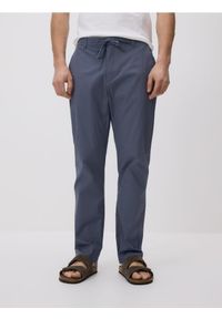 Reserved - Spodnie joggery - granatowy. Kolor: niebieski. Materiał: tkanina, bawełna #1