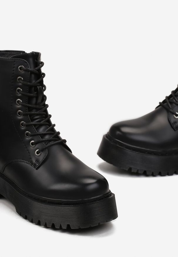 Born2be - Czarne Botki Workery na Platformie ze Sznurowaniem Ixuelli. Nosek buta: okrągły. Kolor: czarny. Materiał: dzianina, skóra, jeans. Obcas: na platformie. Styl: klasyczny, elegancki