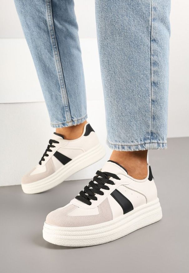 Renee - Beżowo-Czarne Sneakersy na Platformie Ozdobione Paskami ze Sznurowaniem Bormi. Okazja: na co dzień. Zapięcie: pasek. Kolor: beżowy. Materiał: jeans, skóra. Wzór: aplikacja. Obcas: na platformie