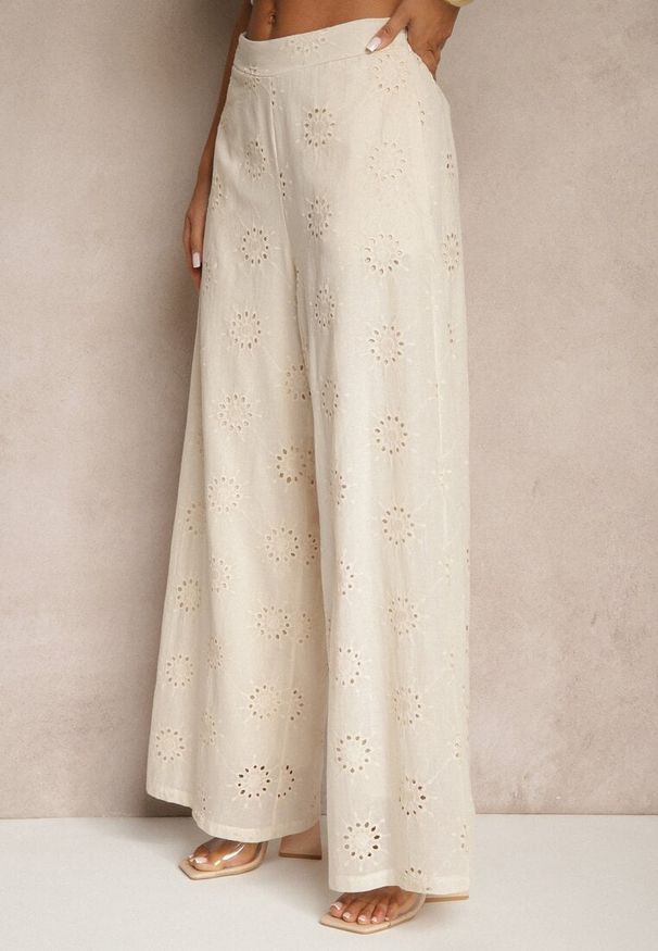 Renee - Beżowe Proste Spodnie z Bawełny z Haftem i Ażurowymi Zdobieniami Tolazia. Okazja: na spacer, na imprezę. Kolor: beżowy. Materiał: bawełna. Wzór: aplikacja, ażurowy, haft. Sezon: lato. Styl: boho, elegancki