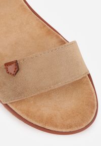 Born2be - Ciemnobeżowe Minimalistyczne Sandały VICES na Płaskiej Podeszwie z Bieżnikiem Tailisha. Okazja: na spacer. Zapięcie: pasek. Kolor: beżowy. Materiał: jeans, len. Sezon: lato. Obcas: na płaskiej podeszwie #5