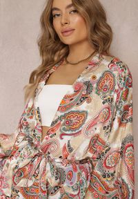 Renee - Beżowa Narzutka Bluzka Kimono w Kwiaty z Wiązaniem w Pasie i Rękawem 3/4 Mabika. Kolor: beżowy. Materiał: tkanina. Wzór: kwiaty