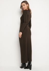 Born2be - Brązowa Sukienka Koktajlowa z Aplikacją z Marszczeniem na Biodrach Rariana. Okazja: na randkę, na imprezę. Kolor: brązowy. Długość rękawa: długi rękaw. Wzór: aplikacja. Styl: wizytowy #4