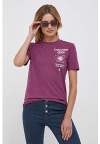 Calvin Klein Jeans t-shirt bawełniany kolor fioletowy. Kolor: fioletowy. Materiał: bawełna. Długość rękawa: krótki rękaw. Długość: krótkie. Wzór: nadruk. Styl: klasyczny #3
