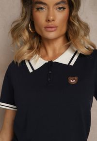 Renee - Granatowa Bluzka Polo z Krótkim Rękawem z Dzianiny z Wiskozą Adalira. Typ kołnierza: polo. Kolor: niebieski. Materiał: dzianina, wiskoza. Długość rękawa: krótki rękaw. Długość: krótkie #5