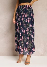 Renee - Granatowa Spódnica Ozdobiona Plisami z Gumką w Pasie i Elastyczną Podszewką Vislo. Kolor: niebieski. Wzór: aplikacja. Sezon: lato. Styl: boho