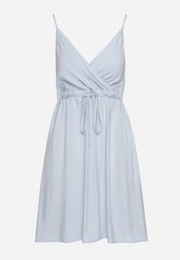 Born2be - Niebieska Bawełniana Sukienka na Cienkich Regulowanych Ramiączkach z Kopertowym Dekoltem Pennea. Okazja: na co dzień. Typ kołnierza: dekolt kopertowy. Kolor: niebieski. Materiał: bawełna. Długość rękawa: na ramiączkach. Typ sukienki: kopertowe. Styl: elegancki, casual, sportowy #7