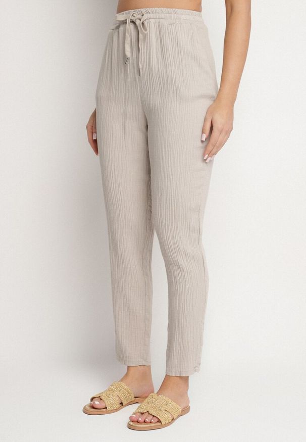 Born2be - Beżowy Bawełniany Komplet Muślinowy Koszula z Regulowanymi Rękawami i Spodnie Janilene. Kolor: beżowy. Materiał: bawełna