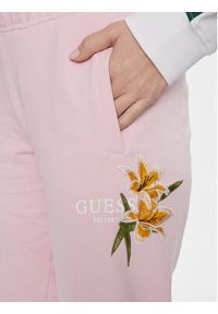 Guess Spodnie dresowe V4GB04 KC6V1 Różowy Regular Fit. Kolor: różowy. Materiał: bawełna