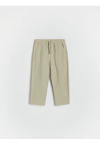 Reserved - Dzianinowe spodnie chino - oliwkowy. Kolor: oliwkowy. Materiał: dzianina #1