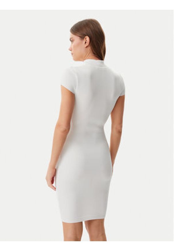 Guess Sukienka dzianinowa W5GK46 Z3L10 Écru Slim Fit. Materiał: wiskoza