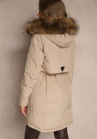 Renee - Beżowa Klasyczna Kurtka Parka z Kapturem z Futrem Nalisava. Typ kołnierza: kaptur. Kolor: beżowy. Materiał: futro. Styl: klasyczny