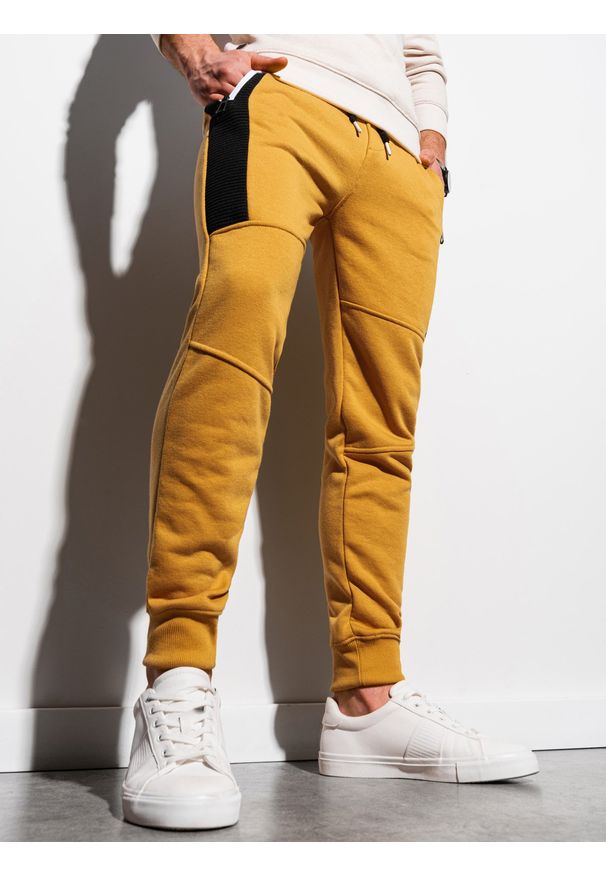 Ombre Clothing - Spodnie męskie dresowe joggery P903 - musztardowe - L. Kolor: żółty. Materiał: dresówka