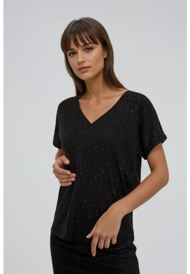 MOODO - Błyszcząca bluzka z wiązaniem na plecach czarna. Kolor: czarny. Materiał: poliester, elastan, wiskoza