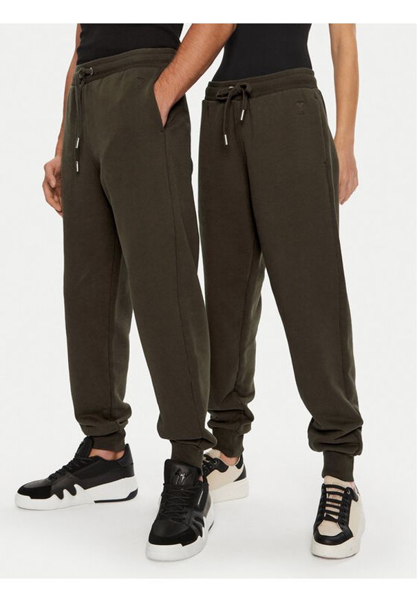 AMI PARIS - AMI Paris Spodnie dresowe UTR240.JE0091 Brązowy Regular Fit. Kolor: brązowy. Materiał: bawełna