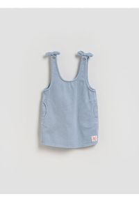 Reserved - Jeansowa spódnica ogrodniczka - jasnoniebieski. Kolor: niebieski. Materiał: jeans #1