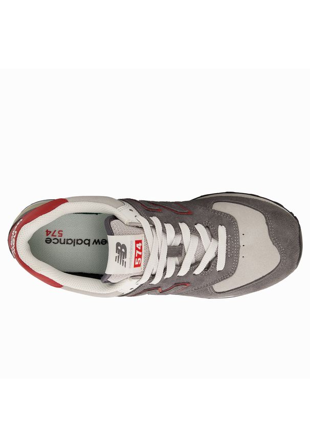 Buty unisex New Balance U574QGY – szare. Kolor: szary. Materiał: zamsz, materiał, syntetyk, guma. Szerokość cholewki: normalna. Model: New Balance 574