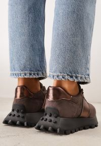 Renee - Brązowe Zamszowe Sneakersy na Podeszwie Chunky z Perforowaną Cholewką Cezarlina. Okazja: na co dzień. Kolor: brązowy. Materiał: zamsz. Szerokość cholewki: normalna #9