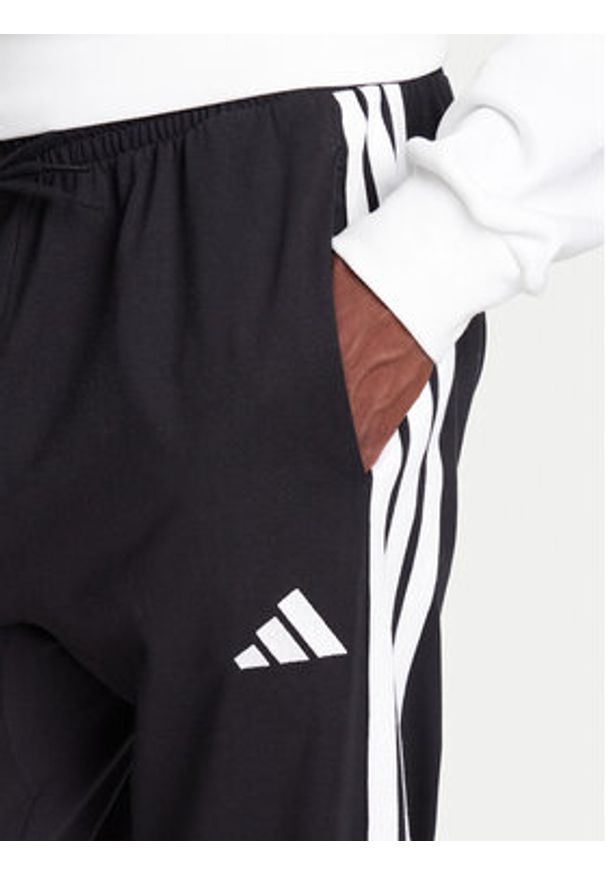 Adidas - adidas Spodnie dresowe Essentials 3-Stripes JE6430 Czarny Regular Fit. Kolor: czarny. Materiał: bawełna