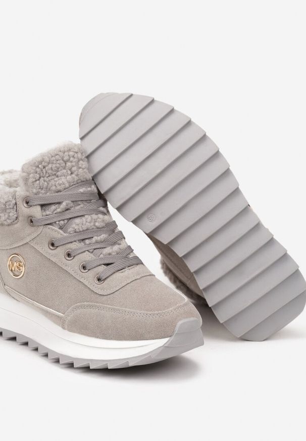 Born2be - Szare Sneakersy z Imitacji Zamszu Mocno Ocieplane Futrem Metarilea. Okazja: na co dzień. Zapięcie: sznurówki. Kolor: szary. Materiał: futro, zamsz. Sezon: zima, jesień