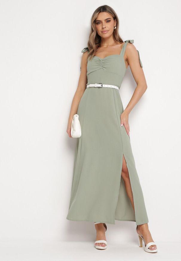 Born2be - Zielona Rozkloszowana Sukienka na Wiązanych Ramiączkach z Rozcięciem Kalora. Kolor: zielony. Materiał: tkanina. Długość rękawa: na ramiączkach. Wzór: gładki. Długość: maxi