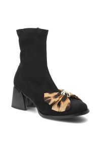 Czarne Botki S.Barski Eleganckie Buty Damskie Z Kokardą. Okazja: na co dzień. Kolor: czarny. Materiał: materiał. Szerokość cholewki: normalna. Wzór: aplikacja, motyw zwierzęcy. Obcas: na obcasie. Styl: elegancki. Wysokość obcasa: średni #1