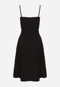 Born2be - Czarna Wiskozowa Sukienka Rozkloszowana na Ramiączkach Fillanta. Okazja: na imprezę, na co dzień. Typ kołnierza: dekolt w serek. Kolor: czarny. Materiał: wiskoza. Długość rękawa: na ramiączkach. Sezon: lato. Typ sukienki: proste. Styl: klasyczny, casual, elegancki #2