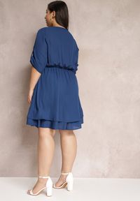 Renee - Granatowa Sukienka Mini z Gumką w Talii i Koronkowymi Wstawkami Kelia. Okazja: na co dzień, na imprezę. Kolor: niebieski. Materiał: koronka. Typ sukienki: proste. Styl: casual, elegancki. Długość: mini