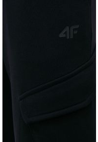 4f - 4F spodnie dresowe męskie kolor czarny gładkie. Kolor: czarny. Materiał: dresówka. Wzór: gładki #3
