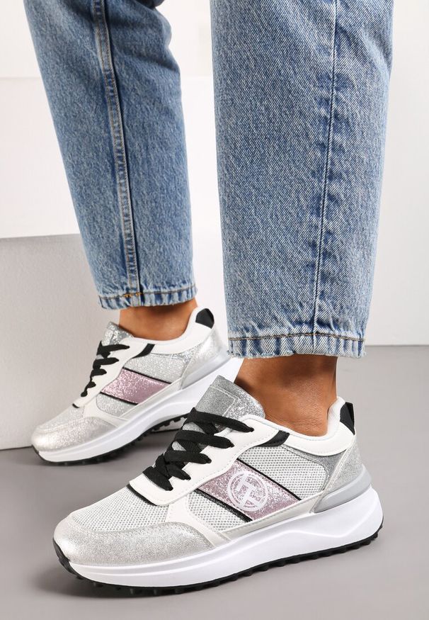 Renee - Srebrne Sznurowane Sneakersy z Brokatem i Siateczką na Grubej Podeszwie Leviria. Kolor: srebrny. Szerokość cholewki: normalna. Wzór: aplikacja