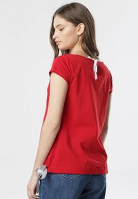 Born2be - Czerwony T-shirt Caliphei. Kolor: czerwony. Długość rękawa: krótki rękaw. Długość: krótkie #4