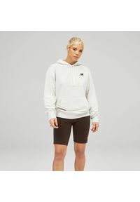 Bluza unisex New Balance UT21500SAH – szara. Okazja: na co dzień. Typ kołnierza: kaptur. Kolor: szary. Materiał: dzianina, bawełna, materiał. Wzór: napisy, haft. Styl: casual, klasyczny