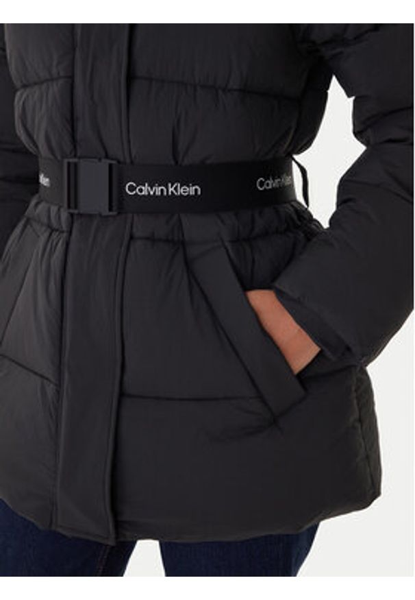 Calvin Klein Jeans Kurtka zimowa LV047D507G Czarny Regular Fit. Kolor: czarny. Materiał: syntetyk. Sezon: zima